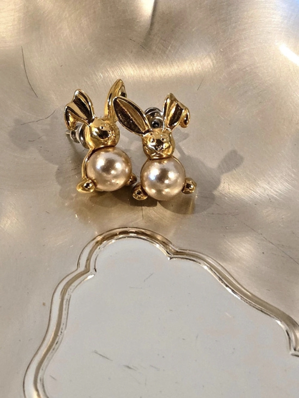 Vintage Signed AVON Gold Tone Bunny Rabbit Faux Pearl Stud Earrings